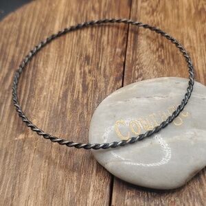 Barbed wire Gothic black twist bracelet B2923